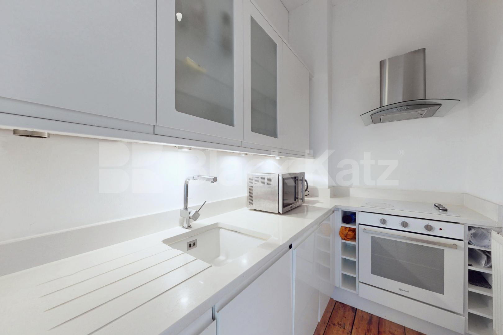 Elegant Raised Ground Floor Apartment in Sought-After NW1 Camden Park Road, Camden